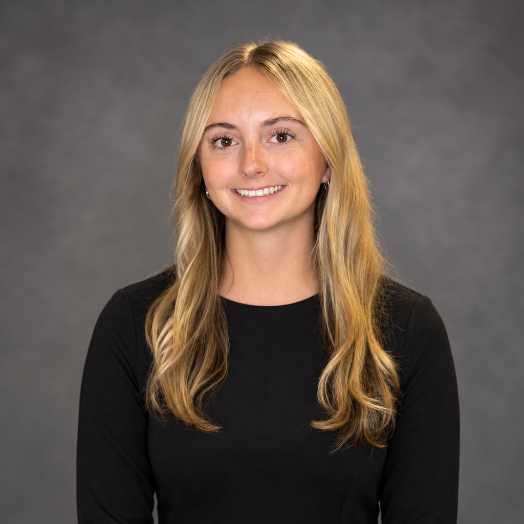 Abby Hugunin Headshot