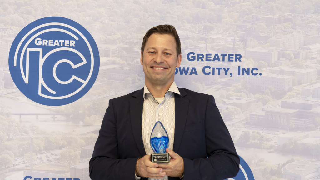 Steve Davis received Toast to Business Award